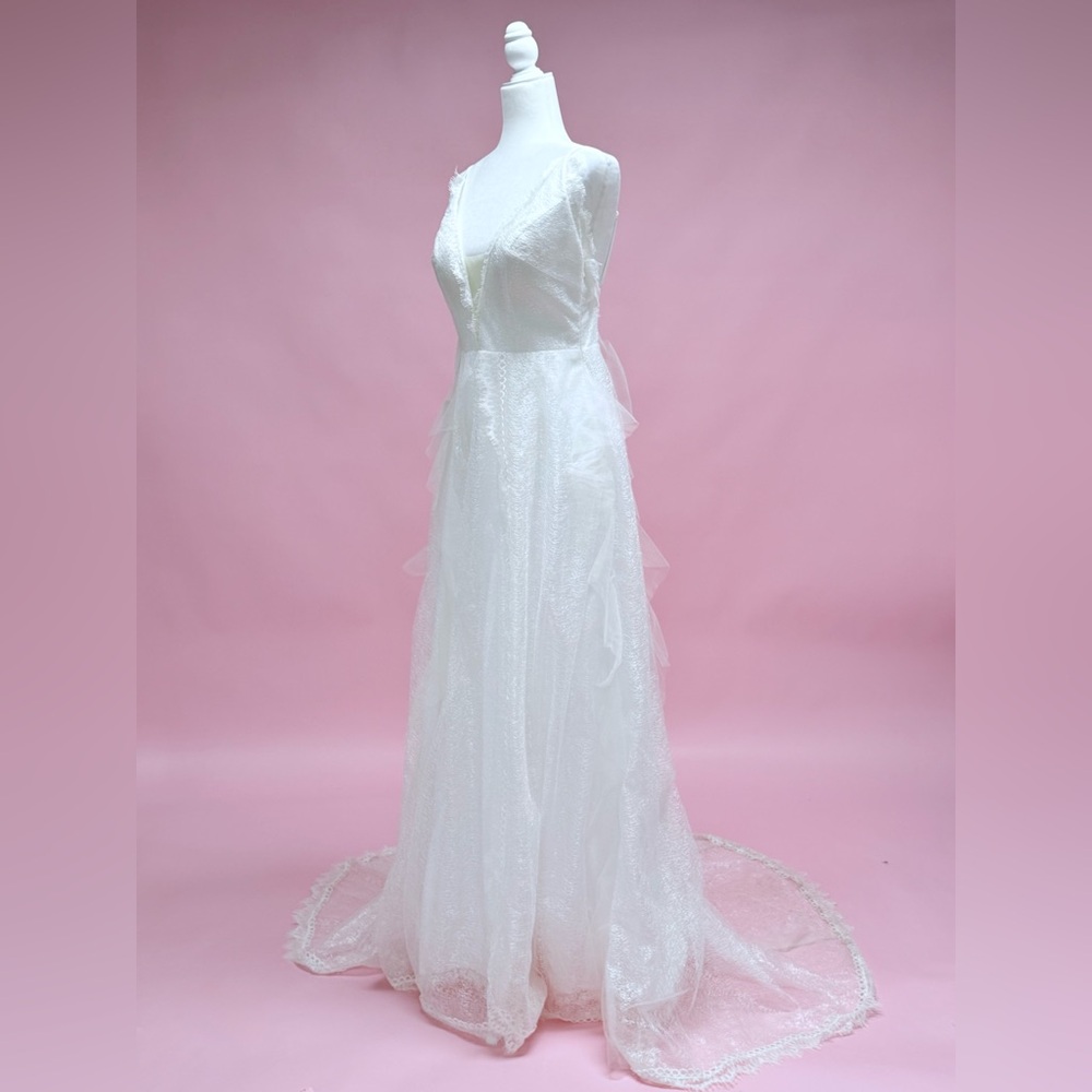 Hebeos White/Ivory Lace Gown